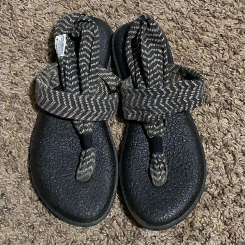 Sanuk yoga sandals